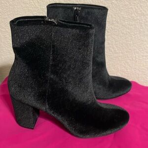 Ankle suede boots